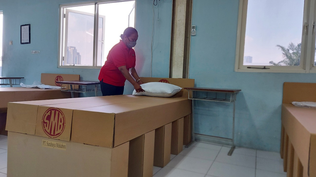 Inovasi Cardboard Bed, Tempat Tidur dari Kardus Khusus untuk Pasien Isoman (241424)