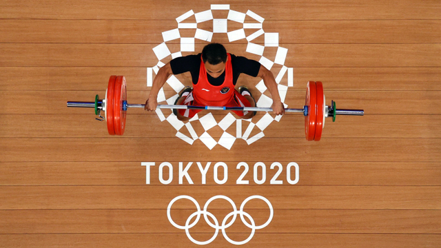 Atlet angkat besi Indonesia, Eko Yuli Irawan di Olimpiade Tokyo 2020. Foto: REUTERS/Edgard Garrido