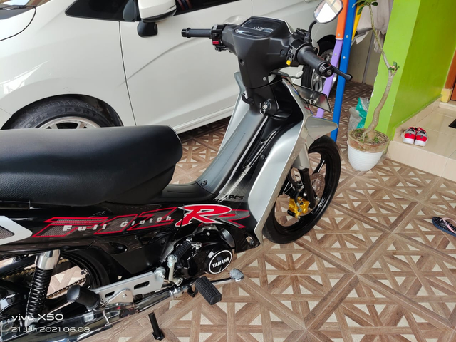 Motor F1ZR Tahun 2002 yang dijual oleh pria di Gunungkidul seharga puluhan juta rupiah. Foto: Istimewa.