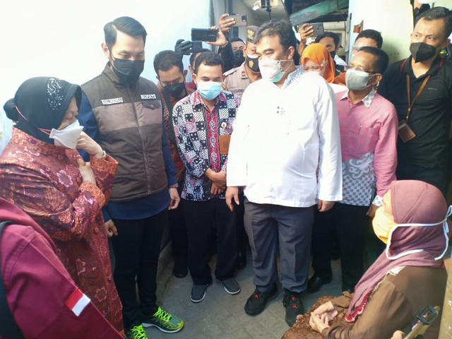 Risma: Pemerintah Tak Bisa Terus Menerus Beri Bantuan, Punya Keterbatasan (98209)