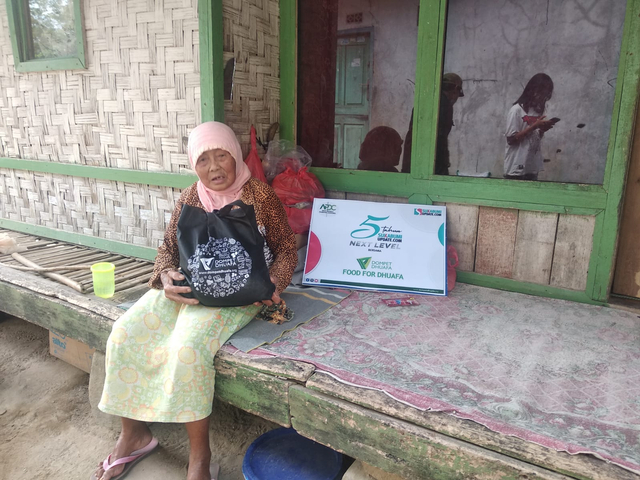 Puluhan Paket Sembako, Dompet Dhuafa & Sukabumi Update Sasar Pelosok Sukabumi (354061)