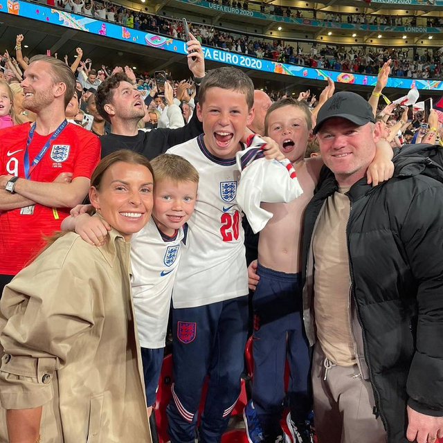 Wayne Rooney Murka Usai Fotonya dengan 3 Wanita Nyaris Bugil Viral (1018435)