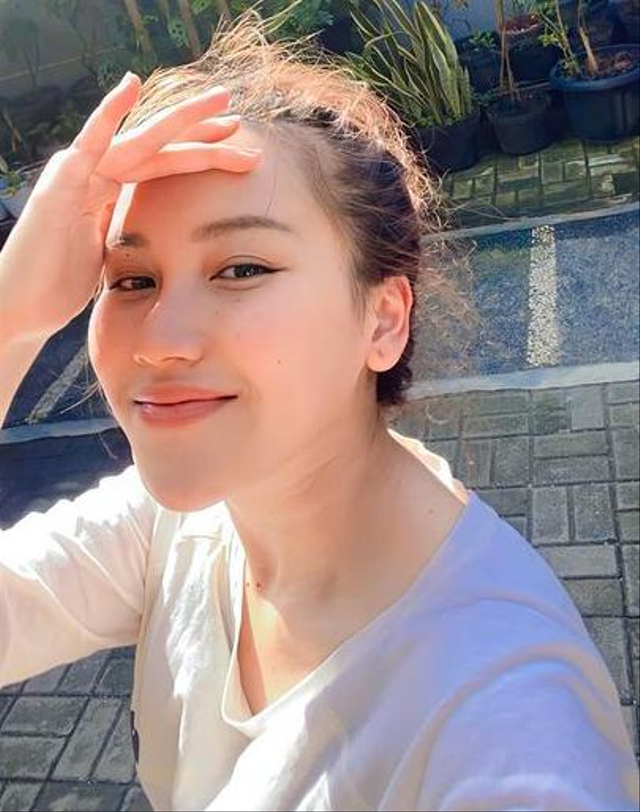 9 Artis yang Kerap Tampil Tanpa Makeup dan Tetap Mempesona (40379)