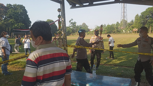 Polisi membubarkan turnamen sepak bola trofeo di Kelurahan Duren Seribu, Kecamatan Bojongsari, Kota Depok.  Foto: Dok. Istimewa