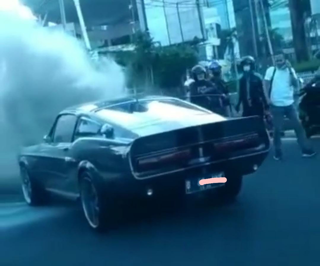 Ford Mustang GT500 'Eleanor' Terbakar, Netizen Ikut Berduka (387728)