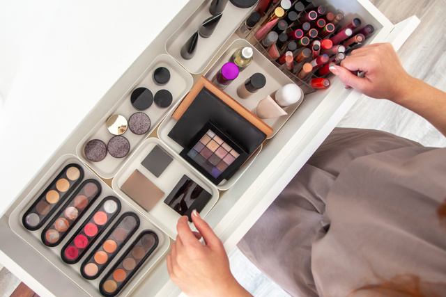 Ilustrasi lipstik dari berbagai formula. Foto: Shutter Stock
