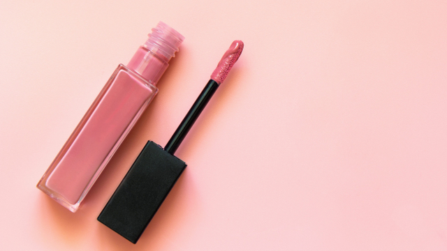 Ilustrasi liquid lipstick atau lipstik cair. Foto: Shutter Stock
