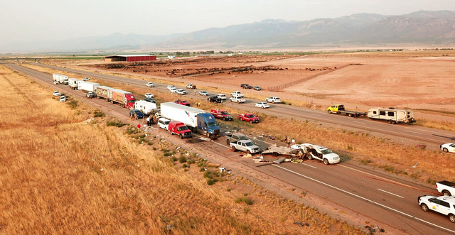 Kondisi kendaraan yang mengalami kecelakaan akibat badai di Amerika Serikat. Foto: Utah Highway Patrol via AP