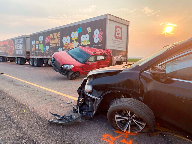 Kondisi kendaraan yang mengalami kecelakaan akibat badai di Amerika Serikat. Foto: Utah Highway Patrol via AP