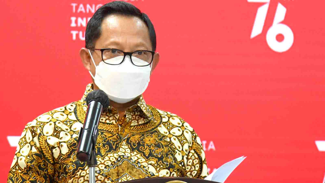Menteri Dalam Negeri Tito Karnavian memberikan keterangan pers di Kantor Presiden, Jakarta, Senin (26/7/2021). Foto: ANTARA FOTO/Biro Pers Setpres/Rusman