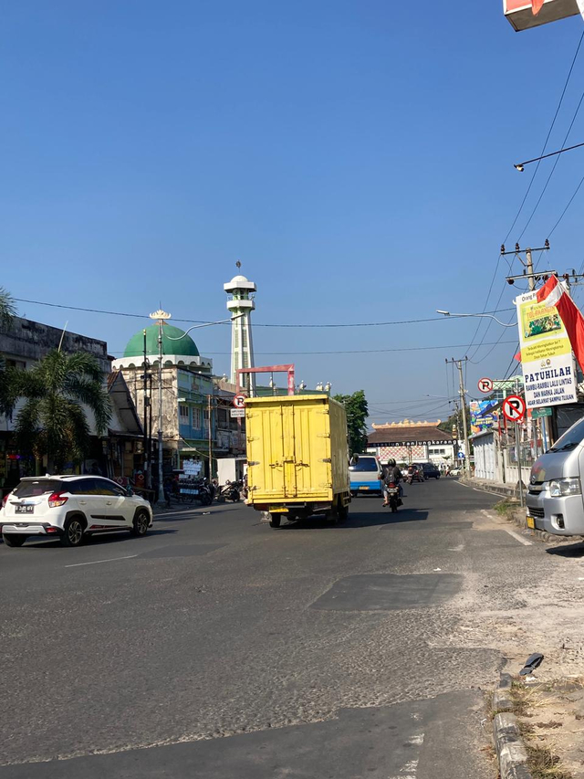 Sejumlah Titik Penyekatan Jalan di Kota Bandar Lampung Mulai Dibuka (2)