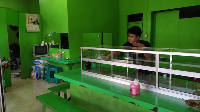 Optimisme dan Potensi Lelucon Kebijakan Makan 20 Menit di Warteg (68842)