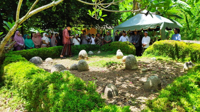 Pemugaran Makam Tgk Chik Muhammad Khathib di Pidie, Aceh. Foto: Dok. Tarmizi Abdul Hamid