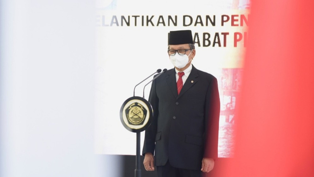 Arifin Tasrif Lantik 14 Pejabat Kementerian ESDM, Rida Mulyana Jadi ...