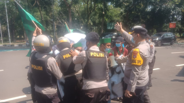 Belasan Pendemo Tolak PPKM Diamankan Polresta Tangerang. Foto: Dok. Istimewa