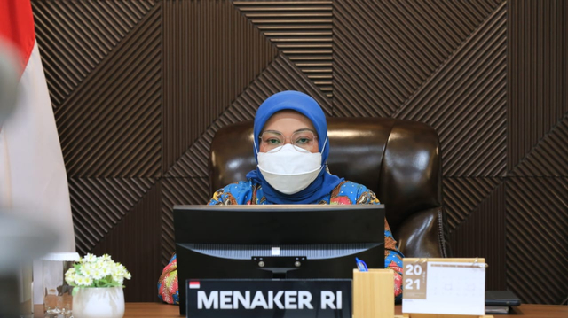 Menaker Ida Fauziyah dalam acara Pertemuan P2K3 Nasional bertajuk Efektivitas Peran P2K3 dalam Penanganan COVID-19 di Jakarta, Selasa (27/7). Foto: Kemnaker RI