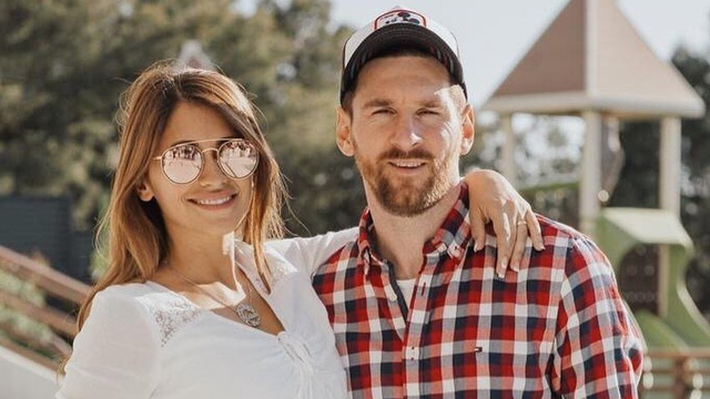 Kebersamaan Lionel Messi dan istri. (Foto: Instagram @antonelaroccuzzo)