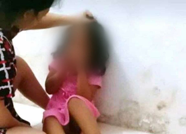 Seorang balita menjadi korban penyiksaan di Batam. (Foto: screnshot video kiriman Ade Riani)