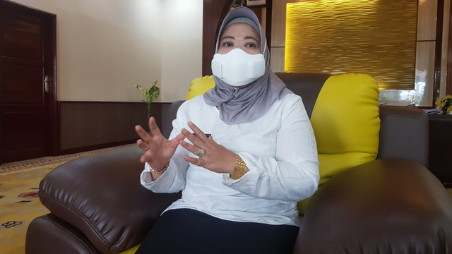 Bupati Kotawaringin Barat, Hj Nurhidayah saat diwawancarai Kumparan.com/InfoPBUN : Lukman Hakim