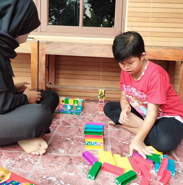 Panggil Aku Atik, Anak ABK di Taman Bacaan (172501)