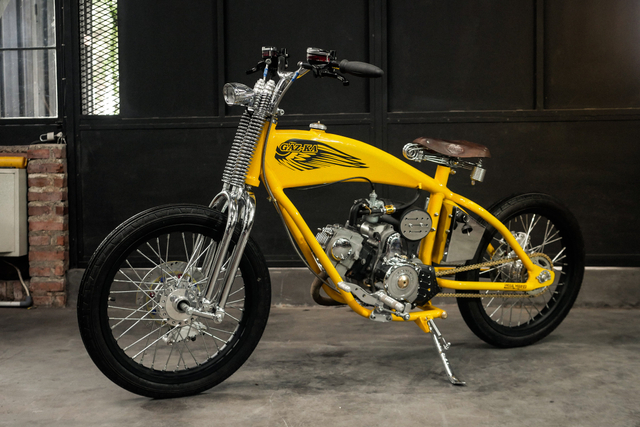 Tampilan depan motor kustom lowrider Kepala Sekretariat Presiden, Heru Budi Hartono. Motor ini digarap oleh bengkel Enggal Modified asal Banyuwangi, Jawa Timur. Foto: Enggal Modified