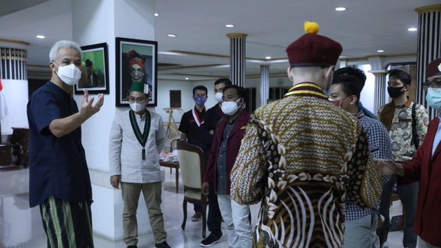 Gubernur Jawa Tengah, Ganjar Pranowo, menemui perwakilan organisasi mahasiswa di rumah dinasnya, Rabu (28/7). Foto: Dok. Istimewa