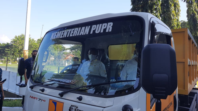 Pemkot Palu Terima Bantuan 2 Mobil Dump Truk dari Kementerian PUPR (1021403)