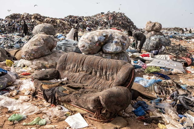 Foto: Bahaya Lingkungan dari Aktivitas di Pemulung Sampah di Senegal (166823)