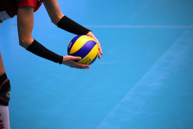 Teknik Servis dalam Bola Voli dan Cara Melakukannya (23017)