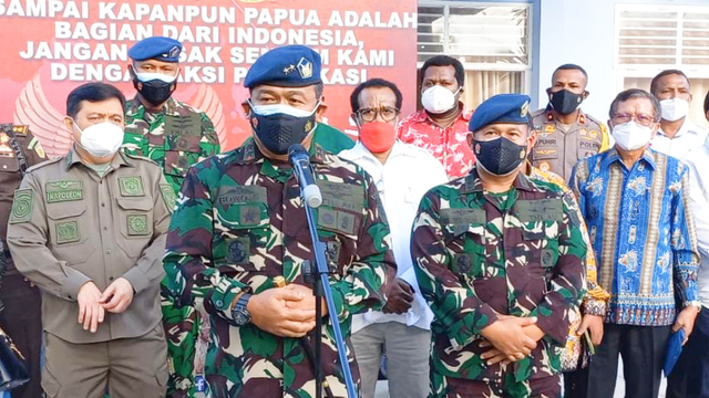Pangkoopsau III, Marsda TNI Bowo Budiarto bertemu Forkopimda Papua dan sejumlah tokoh adat, masyarakat dan agama di Lanud Silas Papare Jayapura, pasca kekerasan di Merauke. (BumiPapua.com/Katharina) 