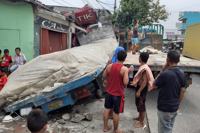Truk Tabrak 4 Rumah di Medan Akibat Rem Blong, Tidak Ada Korban Jiwa (163965)