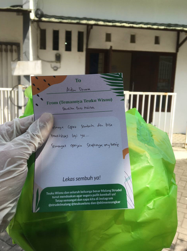 Teuku Wisnu Bikin Aksi Sosial, Bagi-bagi Dessert Box untuk Warga yang Isoman (10236)