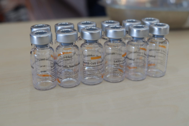 Barisan botol vaksin COVID-19, yang telah disuntikkan kepada penerima vaksin | Foto: Sidik Aryono/ Lampung Geh