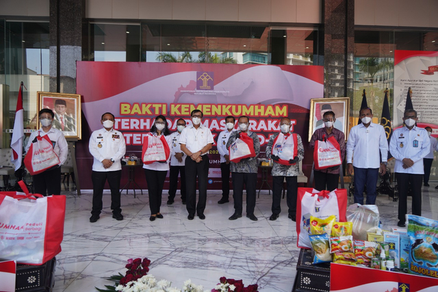 Kemenkumham Salurkan 46 Ribu Bansos kepada Masyarakat Terdampak Covid 19