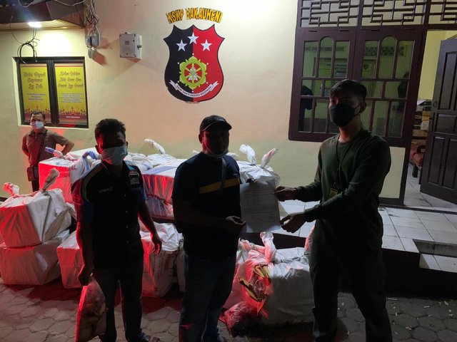 Barang bukti daging celeng ilegal diamankan di markas KSKP Bakauheni Lampung Selatan. | Foto: Ist