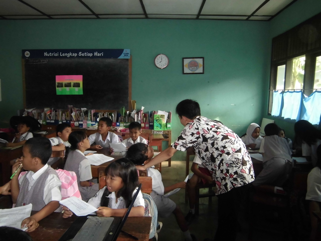 Para Pegawai Negeri yang Tidak Menyekolahkan Anaknya di SD Negeri (440483)