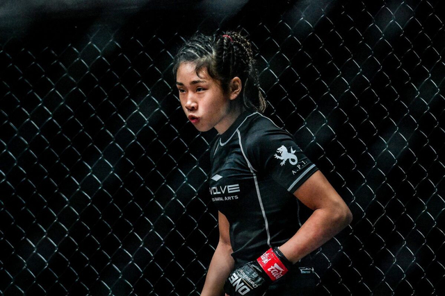 Aksi Victoria Lee saat menjalani laga debut MMA profesional pada awal tahun 2021. Foto: ONE Championship