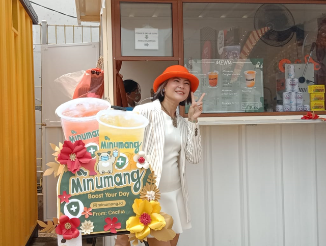 Poppy Sovia Buka Usaha Minuman Herbal. Foto: Dok Poppy Sovia