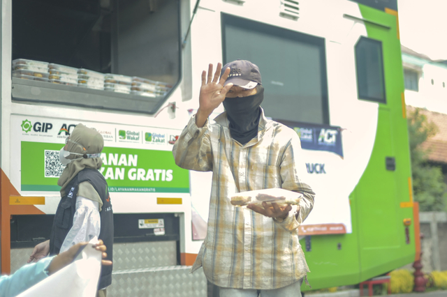 Ketika Jurnalis dan Relawan ACT Terlibat Aksi Kemanusiaan (Berita Foto) (55993)