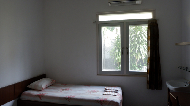 Sejumlah kamar di Rumah Pembinaan Carolus Borromeus (RPCB) Syantikara Yogyakarta kini diperuntukkan untuk isolasi pasien corona. Foto: Arfiansyah Panji Purnandaru/kumparan