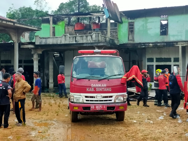 Kebakaran yang terjadi pada Sabtu pagi tadi, hanguskan Pondok Pesantren di Kecamatan Binjai Hulu yang mencapai kerugian ratusan juta. Foto: Humas Polsek Binjai Hulu.