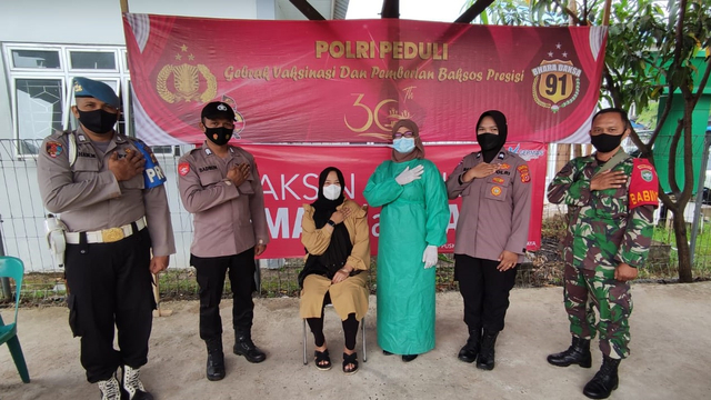 Polsek Krueng Barona Jaya Aceh Besar Gelar Vaksinasi Massal (61243)