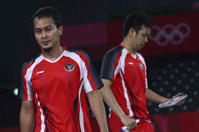 10 Momen Viral Olimpiade 2020: Fair Play Ahsan hingga Ganti Raket Greysia Polii (48795)