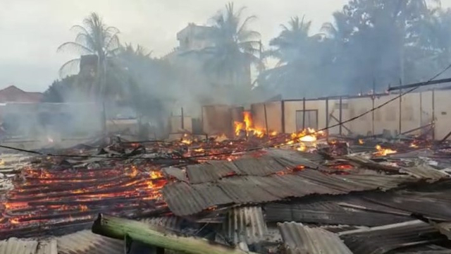 Kebakaran di Kota Subulussalam, Aceh, Sabtu (31/7) sore. Foto: Yudiansyah/acehkini