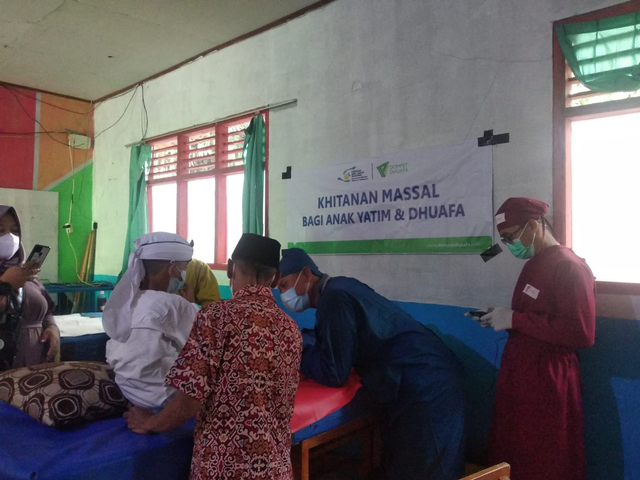 Dompet Dhuafa Bersama LAZ Chevron Hadirkan Khitanan Massal Gratis di Jasinga (1281649)