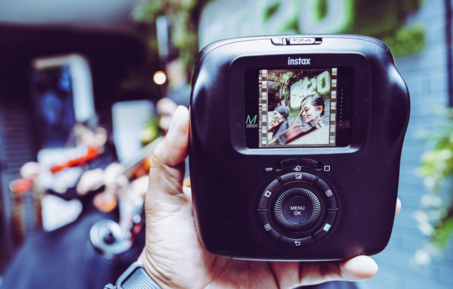 Tips Fotografi: Mengulik Sejarah Polaroid, Kamera Instan yang Masih Jadi Tren (59613)