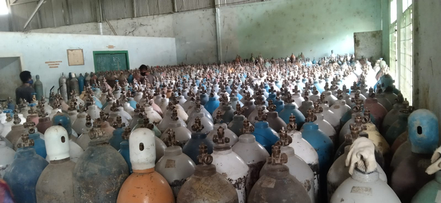 Tampak ribuan tabung berisi oksigen yang tersedia di gudang PT Sorong Indah Raya Industrial. Co (PT Soronico) Oxygen Factory, foto: Yanti/Balleo News