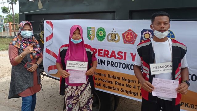 WARGA terjaring tak memakai masker selama penerapan Pemberlakukan Pembatasan Kegiatan Masyarakat (PPKM) Level 3 di Taluk Kuantan dikenakan sanksi hukuman.  