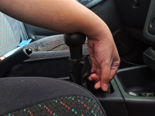 Cara Mengendarai Mobil Manual bagi Pemula (160237)