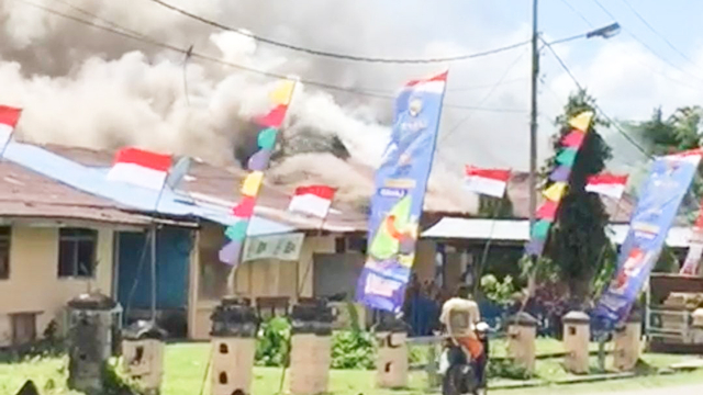 Polsek Nimboran Jayapura Dibakar Sekelompok Warga (77284)